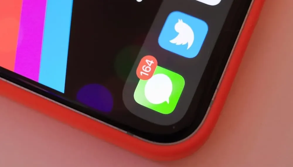 Does iMessage notify when you screenshot