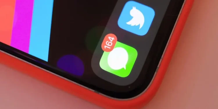 Does iMessage notify when you screenshot