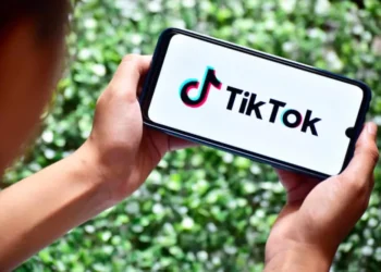 誰かのプロフィールを表示するとき、Tiktokは通知しますか