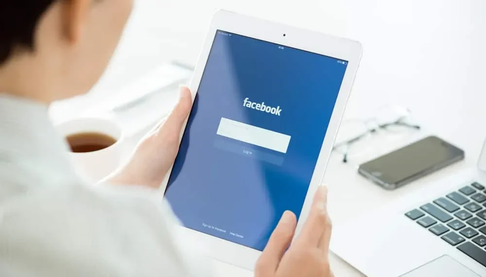 태블릿에서 Facebook 화면을 일반 크기로 되돌려 놓으려면 어떻게해야합니까?