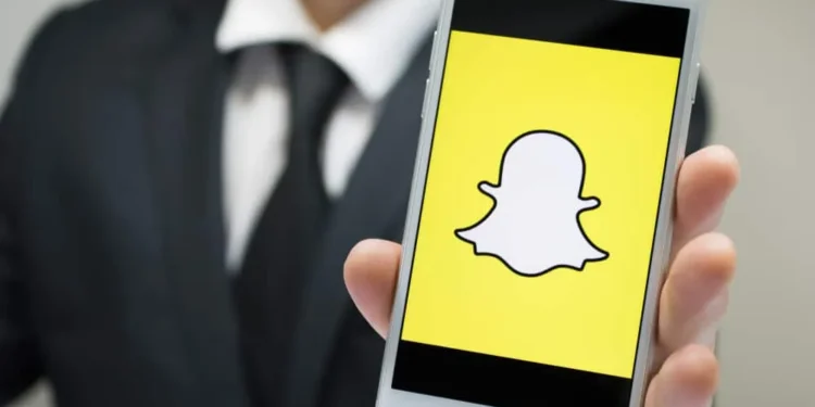 Hvordan kombinere Snapchat -videoer