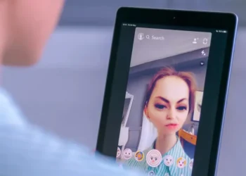 Hoe je een enge gezicht kunt doen op Snapchat