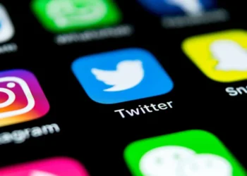 Hvordan bli kvitt falske Twitter -følgere