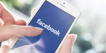 Jak scalić grupy na Facebooku