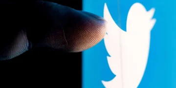 Πώς να καρφώσετε το tweet κάποιου άλλου